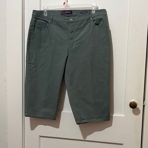 Gloria Vanderbilt Women's Olive Flat Front Shorts